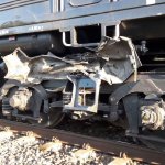 Galerie - Wypadek: Samochód osobowy wjechał pod pociąg