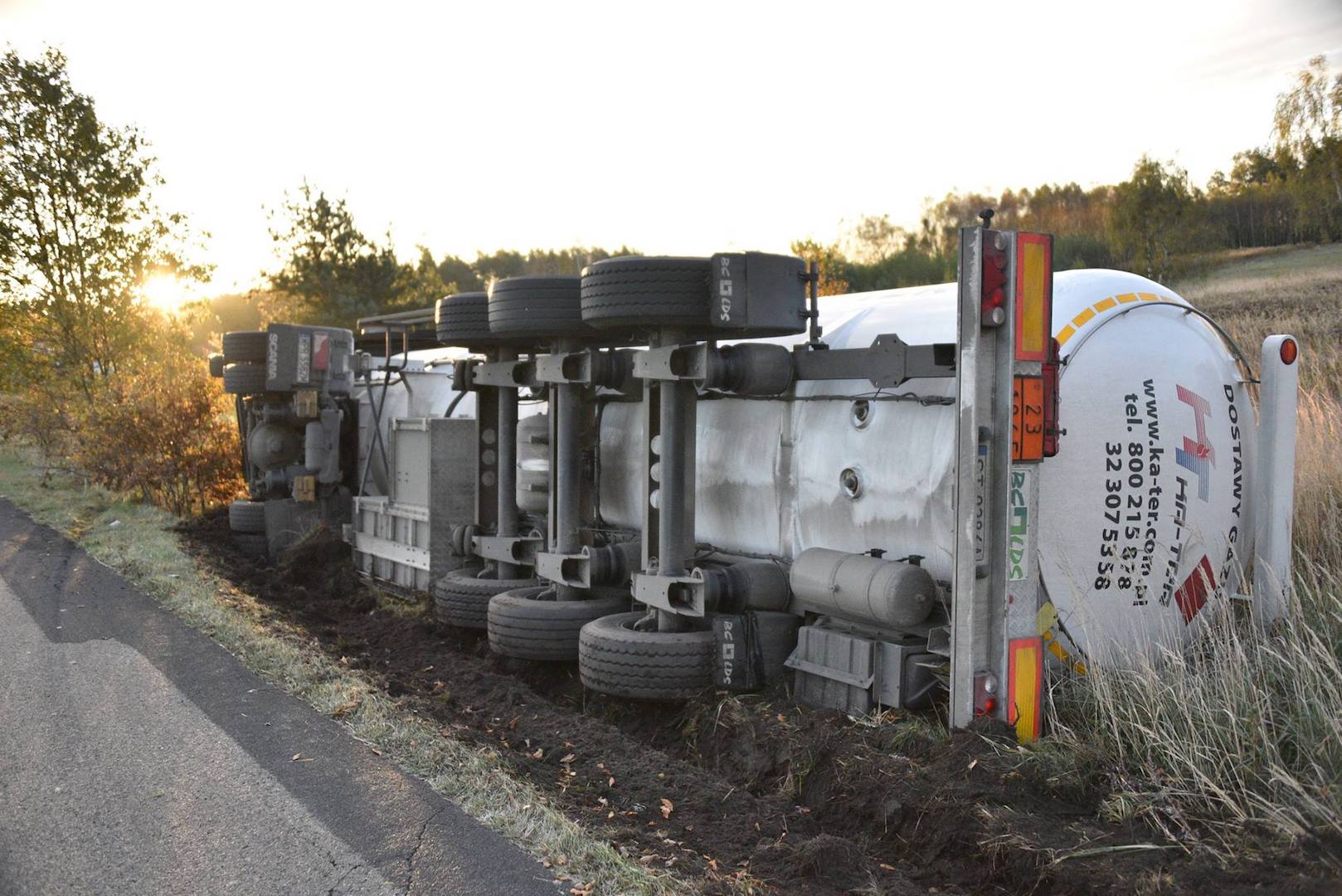 Przewrócona cysterna z LPG