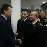 Spotkanie w Centralnej Szkole PSP szefa MSWiA z funkcjonariuszami pełniącymi służbę w Święta Bożego Narodzenia