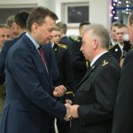 Spotkanie w Centralnej Szkole PSP szefa MSWiA z funkcjonariuszami pełniącymi służbę w Święta Bożego Narodzenia