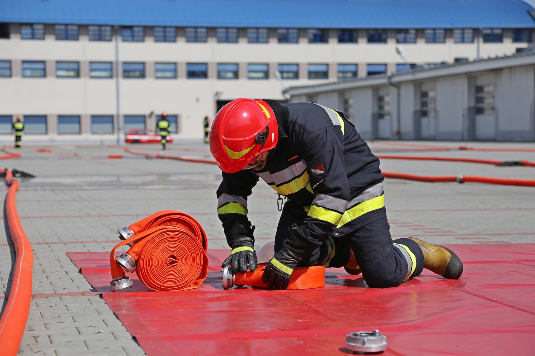 Odbył się egzamin praktyczny potwierdzający kwalifikacje w zawodzie technik pożarnictwa "Wykonywanie działań ratowniczych"