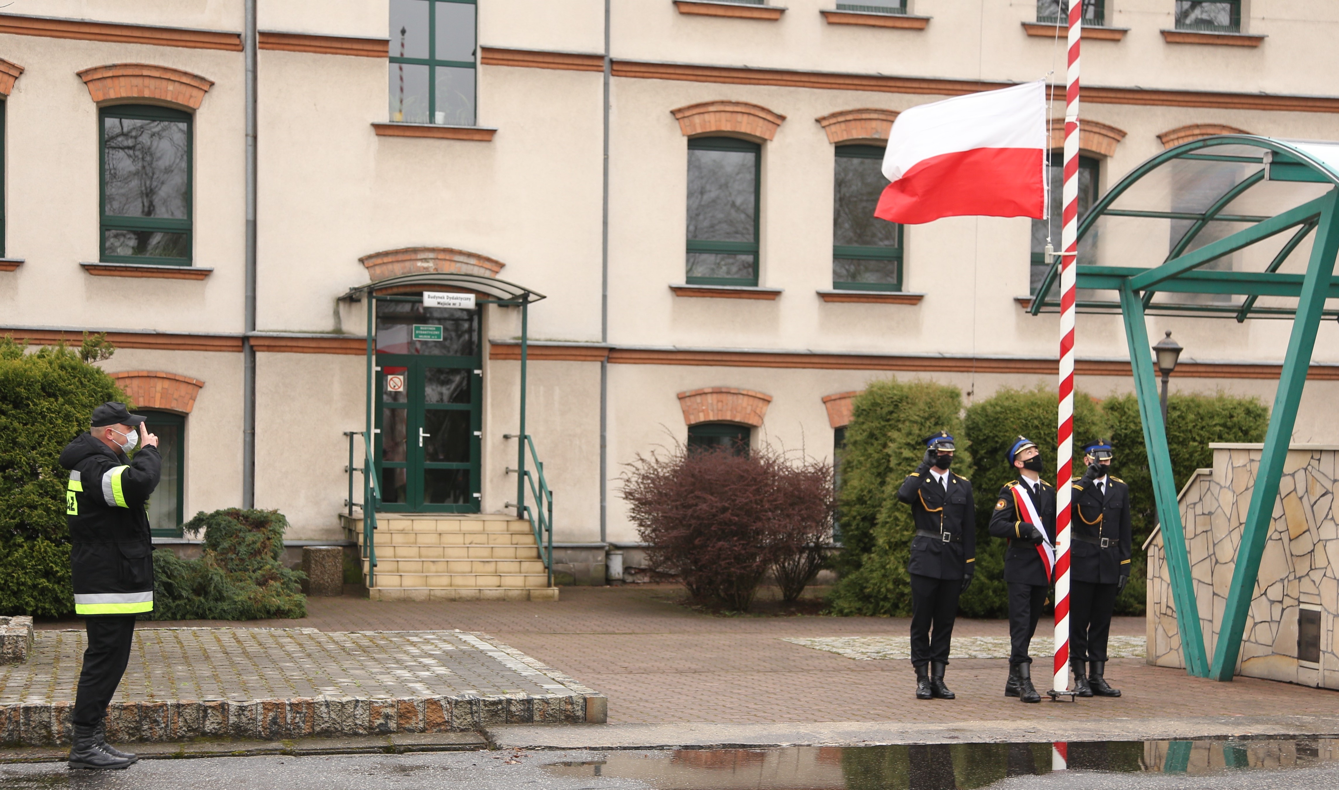 Dzień Flagi Rzeczypospolitej Polskiej w Centralnej Szkole Państwowej Straży Pożarnej w Częstochowie