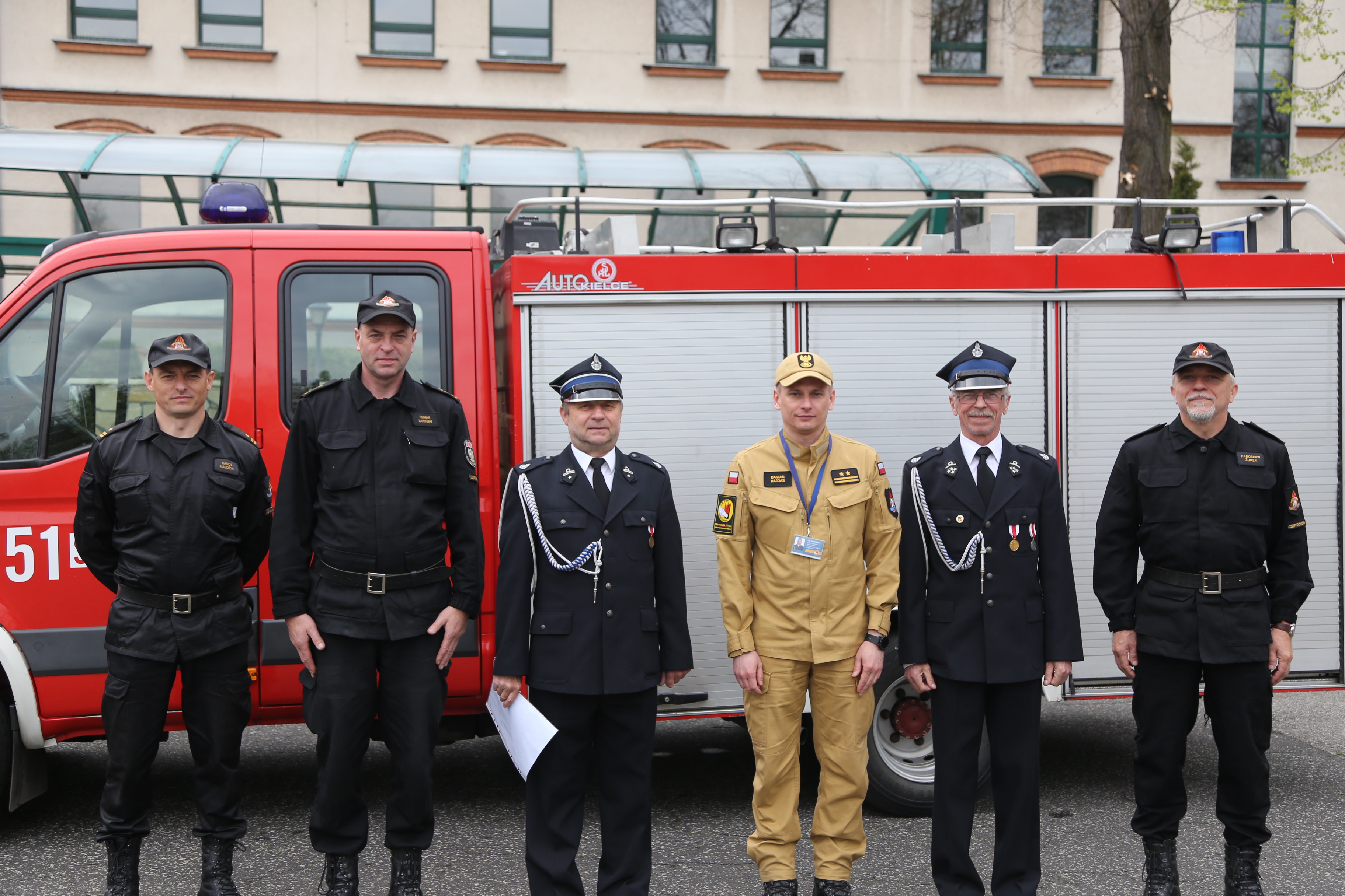 Przekazanie samochodu specjalnego Iveco Daily GLBA 1/1 z Centralnej Szkoły PSP w Częstochowie do Ochotniczej Straży Pożarnej Chorzenice-Witkowice