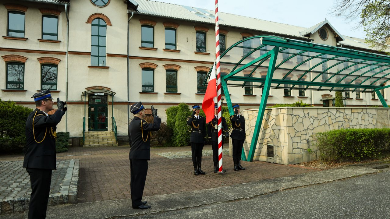 Dzień Flagi Rzeczypospolitej Polskiej w Centralnej Szkole Państwowej Straży Pożarnej w Częstochowie