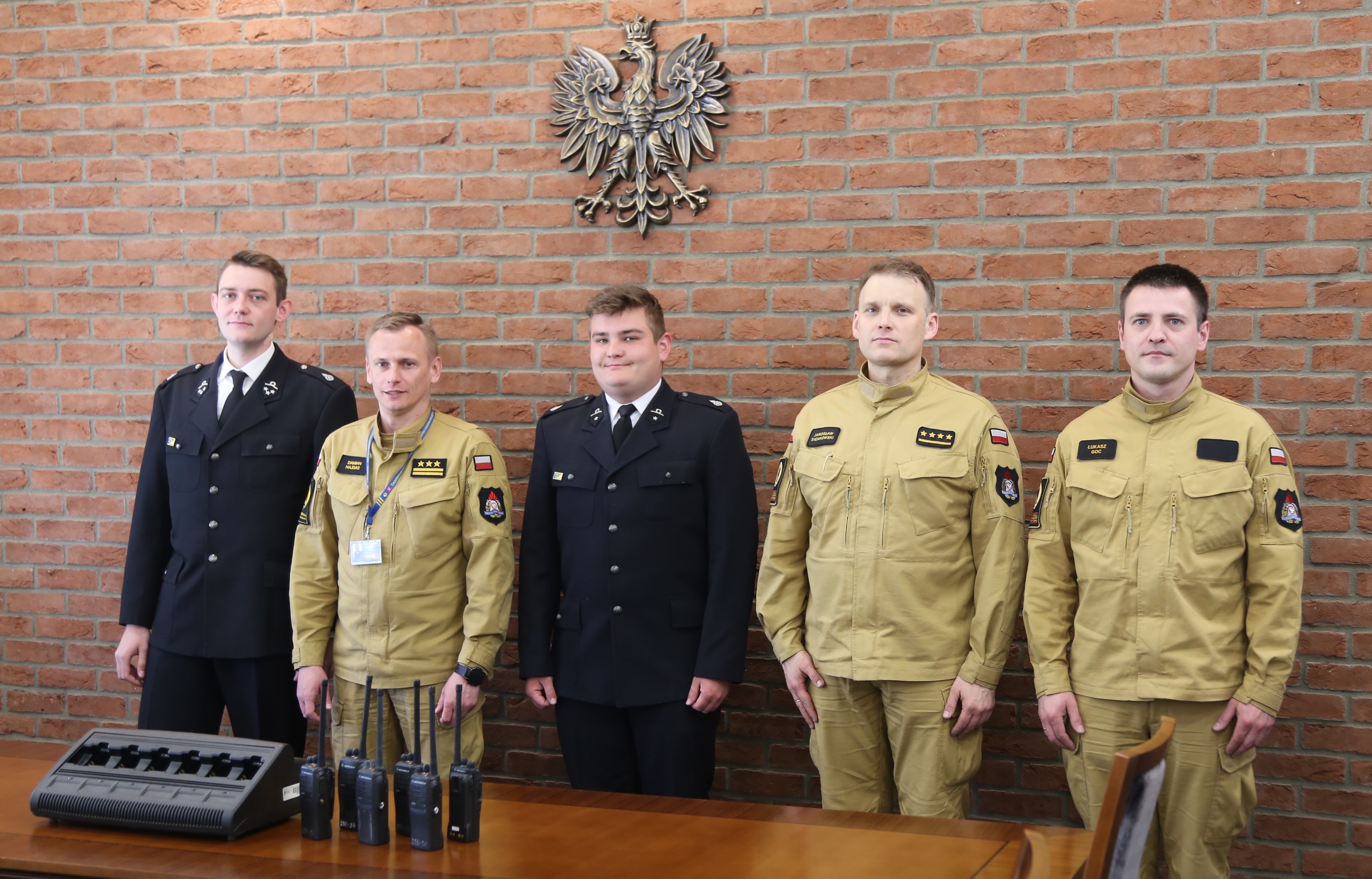 Przekazanie sprzętu łączności z Centralnej Szkoły PSP w Częstochowie do Ochotniczej Straży Pożarnej w Czarnym Lesie