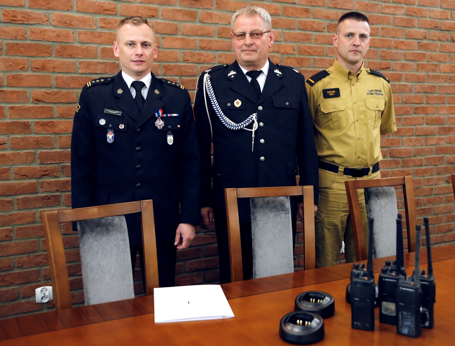 Przekazanie sprzętu łączności z Centralnej Szkoły PSP w Częstochowie do Ochotniczej Straży Pożarnej w Bojszowach Nowych