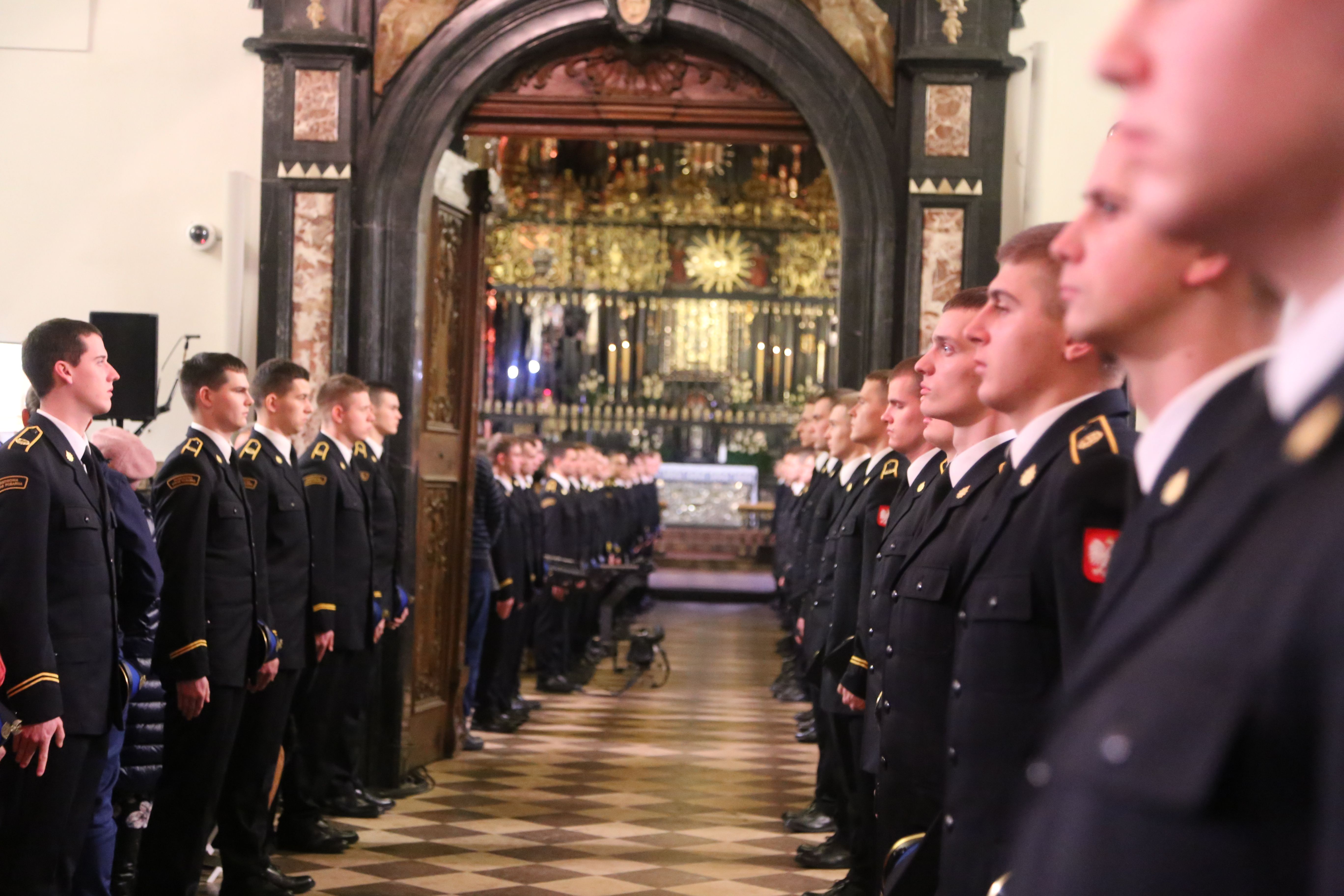 Udział strażaków z Centralnej Szkoły Państwowej Straży Pożarnej w Częstochowie w 70-tej rocznicy Apelu Jasnogórskiego