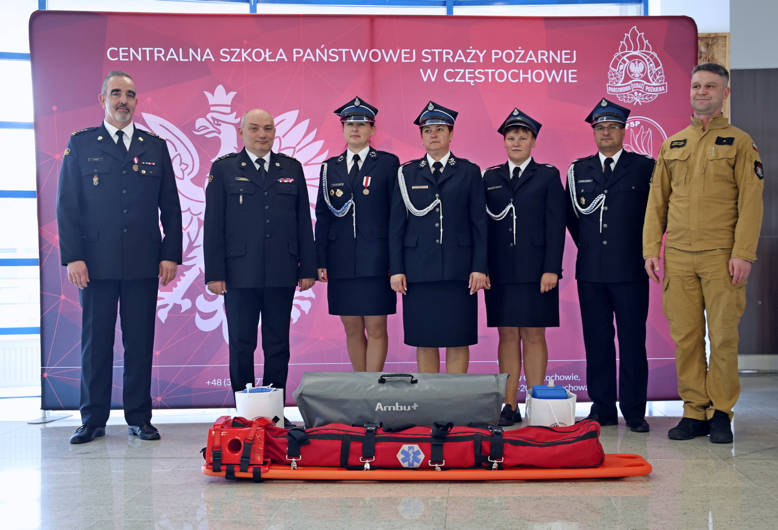 Przekazanie sprzętu z Centralnej Szkoły PSP w Częstochowie na rzecz Ochotniczej Straży Pożarnej w Czarnolesie