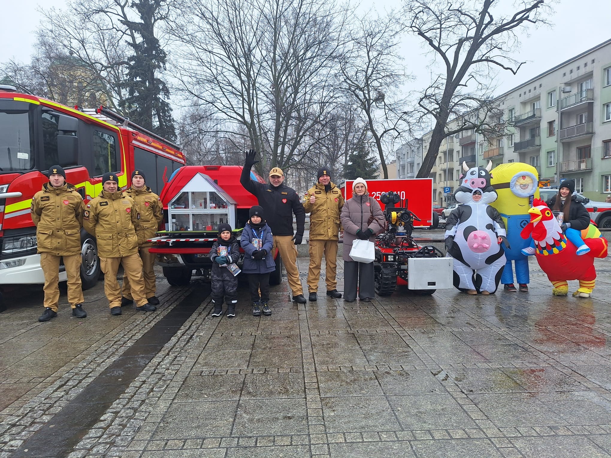 Strażacy z Centralnej Szkoły Państwowej Straży Pożarnej w Częstochowie grali razem z Wielką Orkiestrą Świątecznej Pomocy